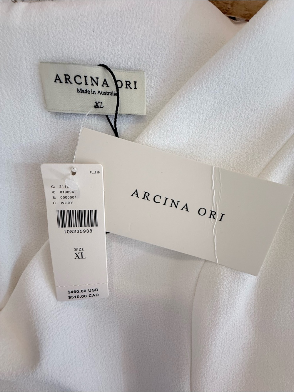 Elegant White V-Neck Sleeveless Dress - Picture 5 of 7